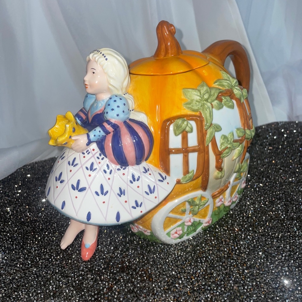 Department 56 Cinderella pumpkin carriage tea pot